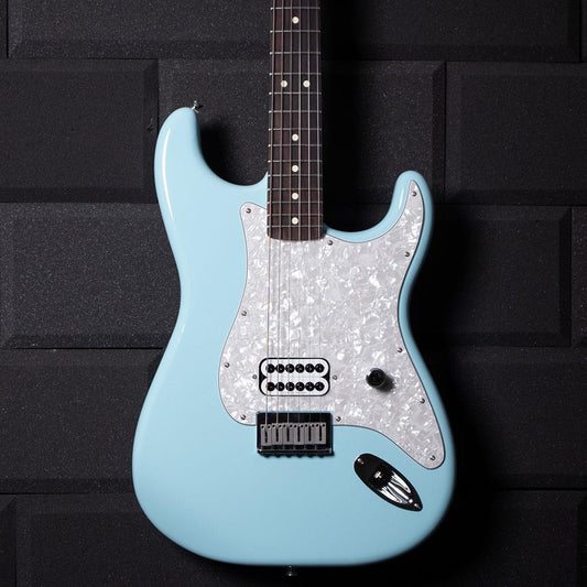 Fender Ltd Edition Tom Delonge Stratocaster - Daphne Blue